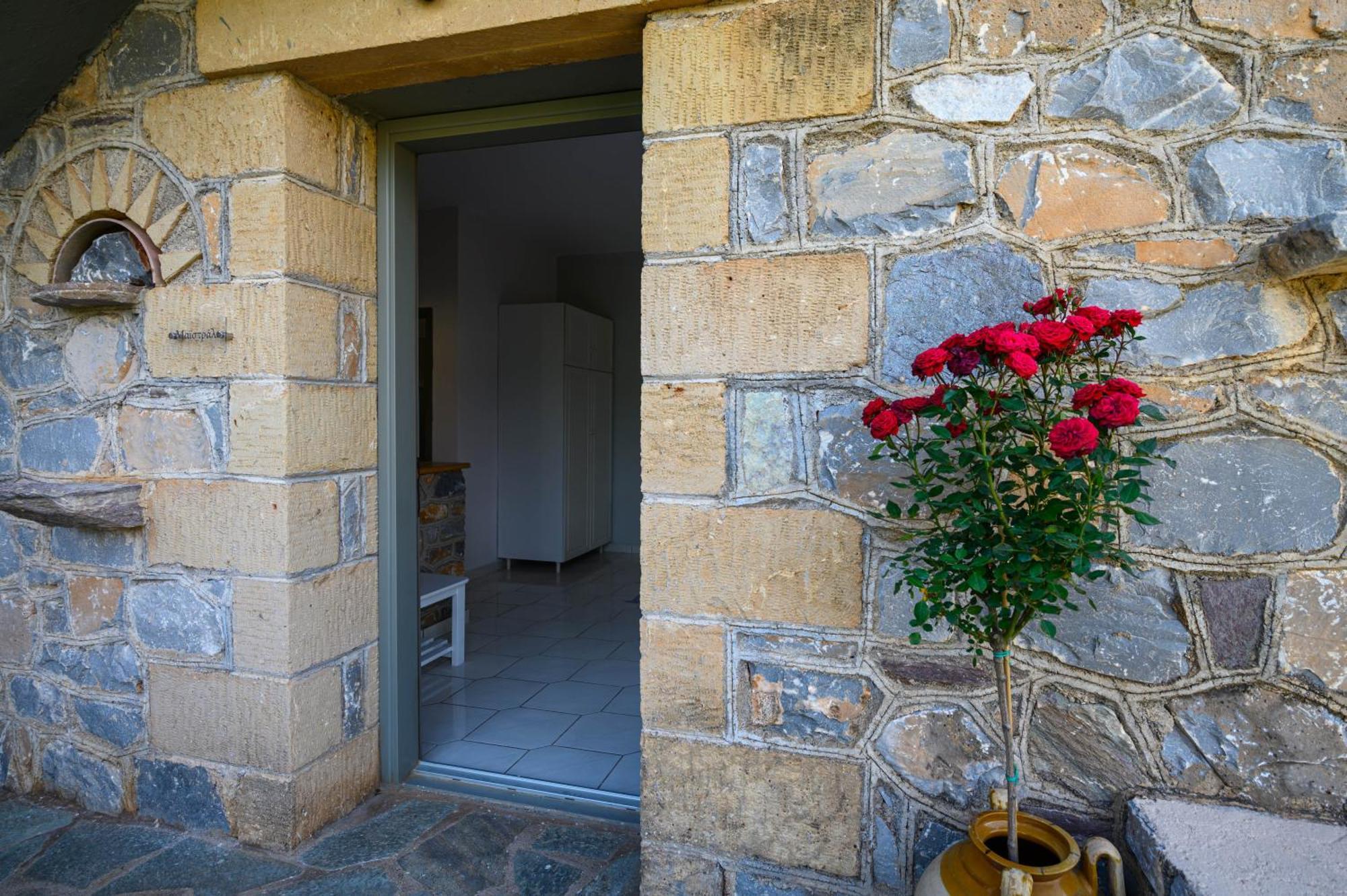 Appartement Μαϊστράλι à Kotronion  Extérieur photo